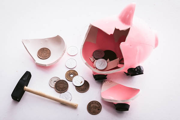 割れた貯金箱